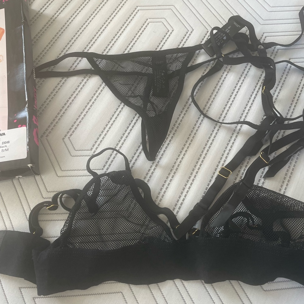 Lingerie set, three piece - Picture 3 of 5